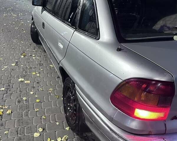 Серый Опель Астра, объемом двигателя 1.4 л и пробегом 274 тыс. км за 2500 $, фото 3 на Automoto.ua