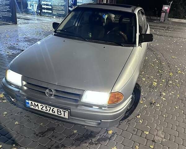 Серый Опель Астра, объемом двигателя 1.4 л и пробегом 274 тыс. км за 2500 $, фото 6 на Automoto.ua