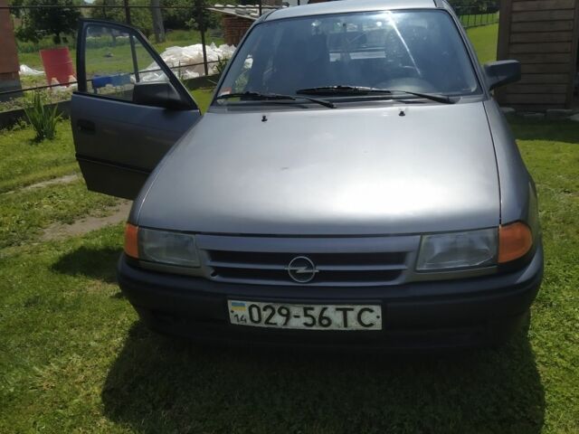 Сірий Опель Астра, об'ємом двигуна 1.6 л та пробігом 281 тис. км за 1100 $, фото 9 на Automoto.ua