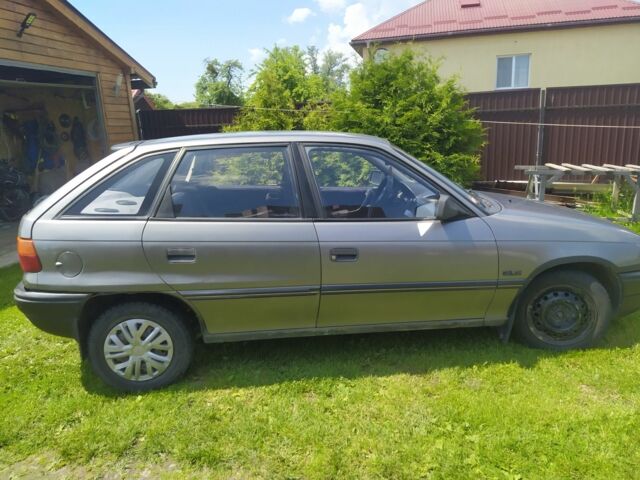 Сірий Опель Астра, об'ємом двигуна 1.6 л та пробігом 281 тис. км за 1100 $, фото 6 на Automoto.ua