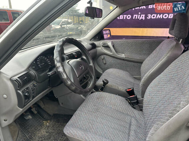 Сірий Опель Астра, об'ємом двигуна 1.4 л та пробігом 369 тис. км за 1700 $, фото 7 на Automoto.ua
