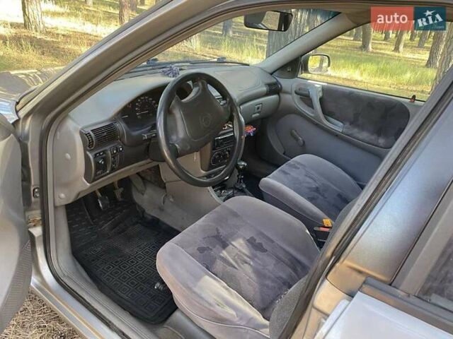 Серый Опель Астра, объемом двигателя 1.6 л и пробегом 320 тыс. км за 3000 $, фото 3 на Automoto.ua