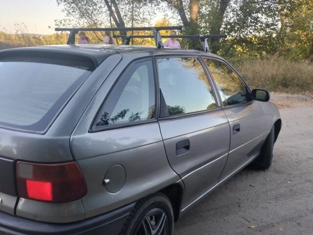 Сірий Опель Астра, об'ємом двигуна 1.6 л та пробігом 320 тис. км за 3000 $, фото 1 на Automoto.ua