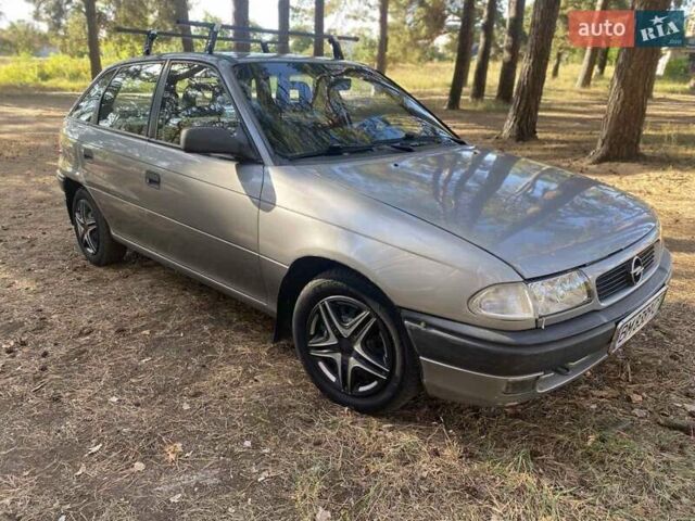 Серый Опель Астра, объемом двигателя 1.6 л и пробегом 320 тыс. км за 3000 $, фото 1 на Automoto.ua