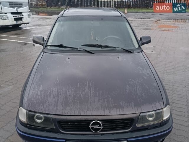 Серый Опель Астра, объемом двигателя 1.6 л и пробегом 300 тыс. км за 1350 $, фото 4 на Automoto.ua