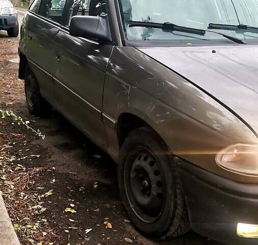 Серый Опель Астра, объемом двигателя 1.4 л и пробегом 280 тыс. км за 1350 $, фото 2 на Automoto.ua