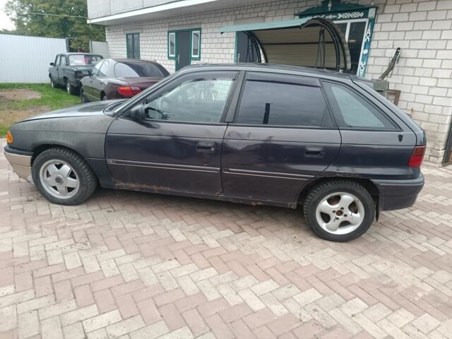 Сірий Опель Астра, об'ємом двигуна 1.8 л та пробігом 400 тис. км за 500 $, фото 2 на Automoto.ua