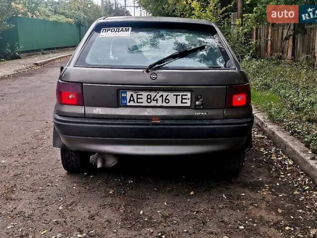 Серый Опель Астра, объемом двигателя 1.4 л и пробегом 280 тыс. км за 1350 $, фото 1 на Automoto.ua