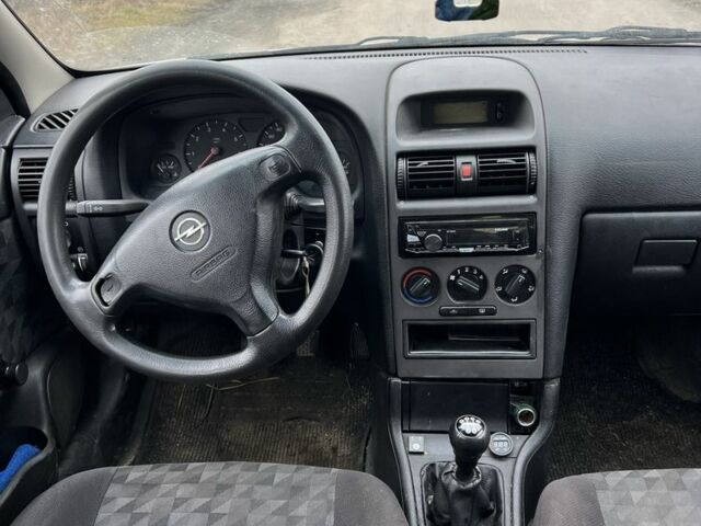 Серый Опель Астра, объемом двигателя 1.6 л и пробегом 240 тыс. км за 870 $, фото 4 на Automoto.ua