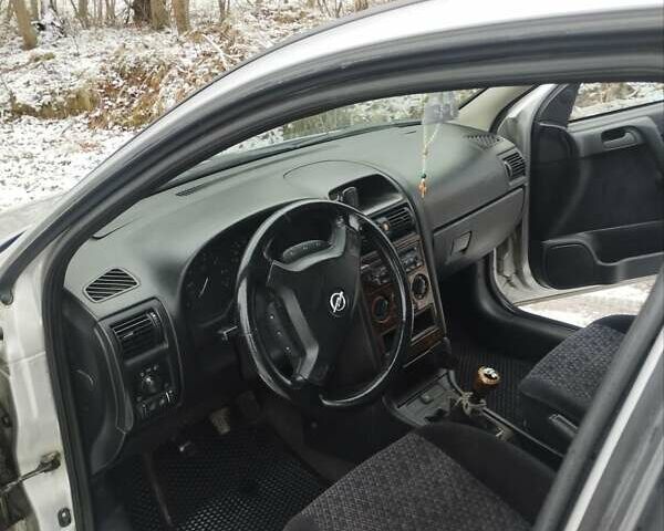 Серый Опель Астра, объемом двигателя 2 л и пробегом 374 тыс. км за 2550 $, фото 12 на Automoto.ua