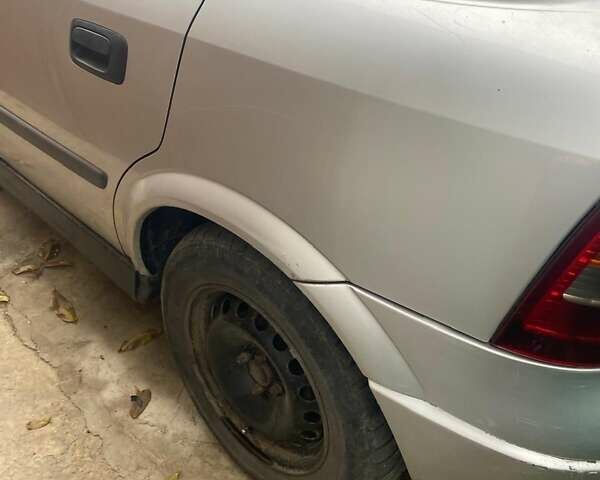 Серый Опель Астра, объемом двигателя 1.7 л и пробегом 197 тыс. км за 1500 $, фото 7 на Automoto.ua