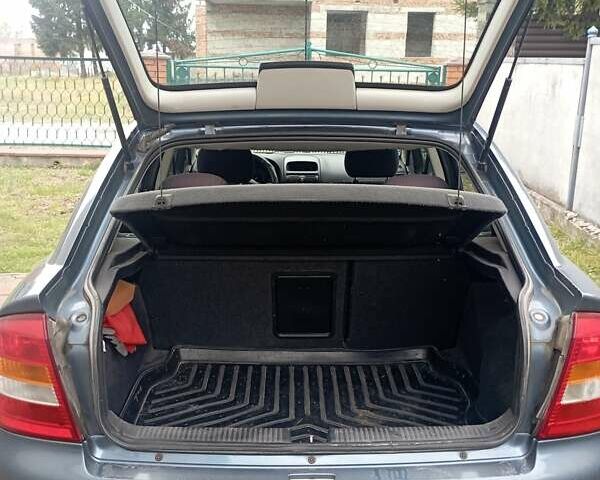 Серый Опель Астра, объемом двигателя 1.6 л и пробегом 193 тыс. км за 3400 $, фото 10 на Automoto.ua