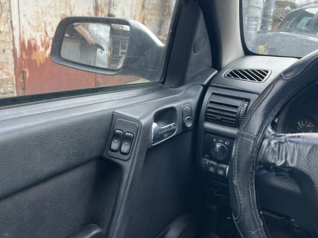 Серый Опель Астра, объемом двигателя 1.6 л и пробегом 368 тыс. км за 1183 $, фото 7 на Automoto.ua