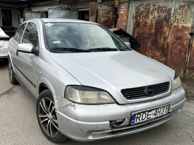 Серый Опель Астра, объемом двигателя 1.6 л и пробегом 368 тыс. км за 1183 $, фото 1 на Automoto.ua