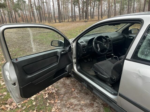 Серый Опель Астра, объемом двигателя 1.6 л и пробегом 368 тыс. км за 1650 $, фото 9 на Automoto.ua