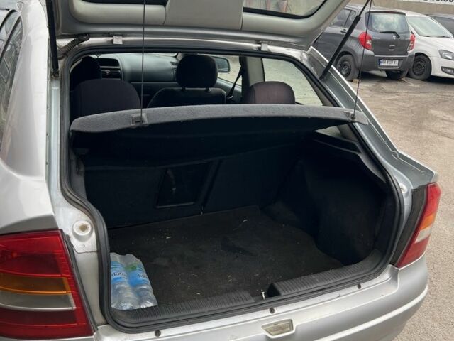 Серый Опель Астра, объемом двигателя 1.6 л и пробегом 368 тыс. км за 1183 $, фото 2 на Automoto.ua