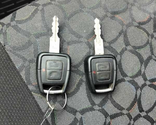 Серый Опель Астра, объемом двигателя 1.6 л и пробегом 270 тыс. км за 3500 $, фото 12 на Automoto.ua