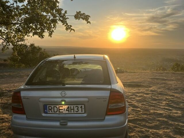 Серый Опель Астра, объемом двигателя 1.6 л и пробегом 368 тыс. км за 1183 $, фото 3 на Automoto.ua