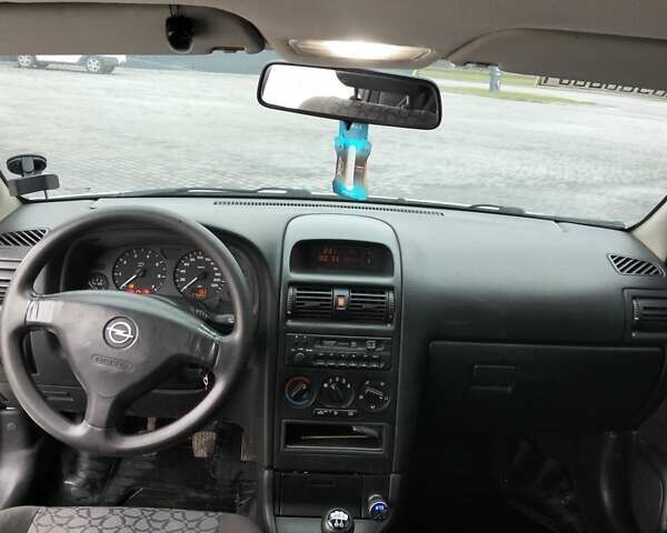 Серый Опель Астра, объемом двигателя 1.6 л и пробегом 270 тыс. км за 3500 $, фото 3 на Automoto.ua