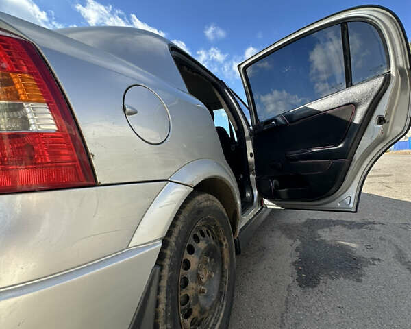 Опель Астра 1999 в Гайсине на Automoto.ua Серый Опель Астра, объемом двигателя 1.6 л и пробегом 380 тыс. км за 2000 $, фото 4 на Automoto.ua