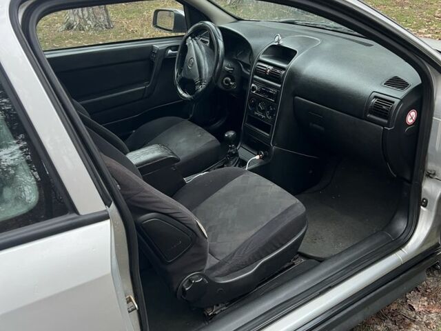 Серый Опель Астра, объемом двигателя 1.6 л и пробегом 368 тыс. км за 1650 $, фото 10 на Automoto.ua