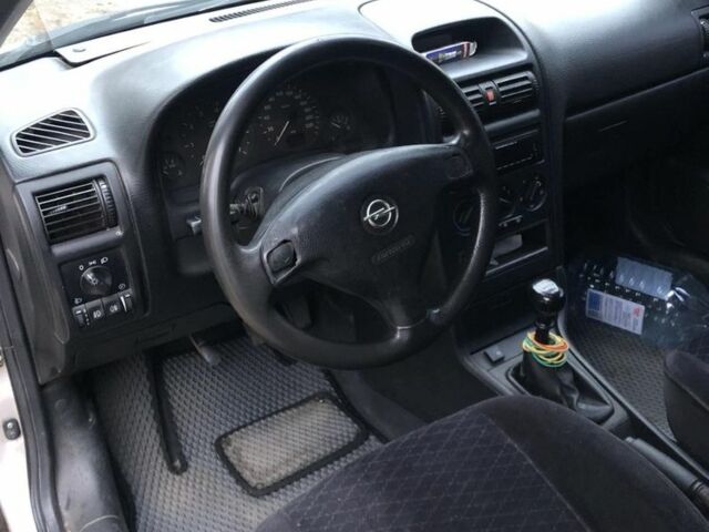 Серый Опель Астра, объемом двигателя 1.4 л и пробегом 400 тыс. км за 2200 $, фото 2 на Automoto.ua