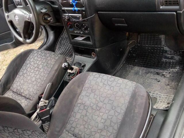 Серый Опель Астра, объемом двигателя 1.7 л и пробегом 300 тыс. км за 2700 $, фото 4 на Automoto.ua