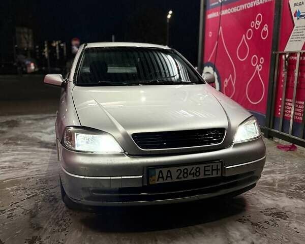 Серый Опель Астра, объемом двигателя 1.6 л и пробегом 453 тыс. км за 2000 $, фото 1 на Automoto.ua