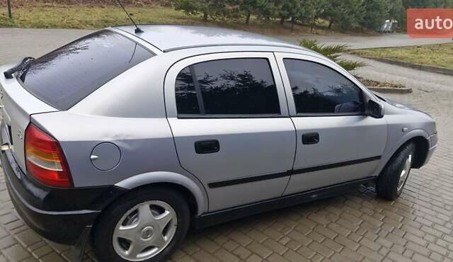 Серый Опель Астра, объемом двигателя 1.7 л и пробегом 170 тыс. км за 1900 $, фото 11 на Automoto.ua