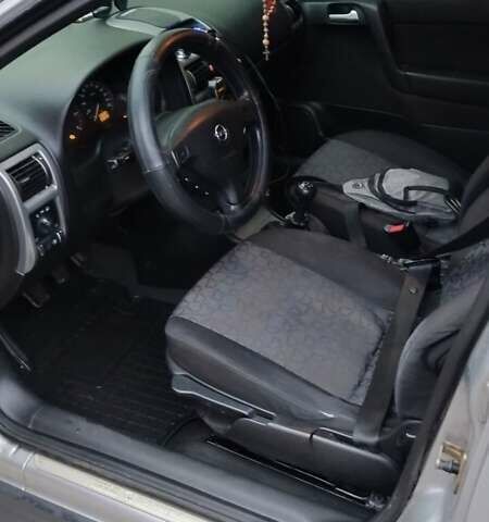 Сірий Опель Астра, об'ємом двигуна 2 л та пробігом 300 тис. км за 3300 $, фото 8 на Automoto.ua