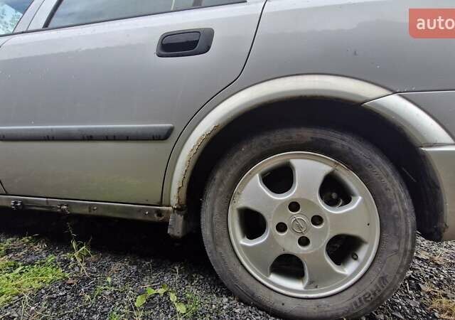 Серый Опель Астра, объемом двигателя 1.69 л и пробегом 327 тыс. км за 2500 $, фото 5 на Automoto.ua