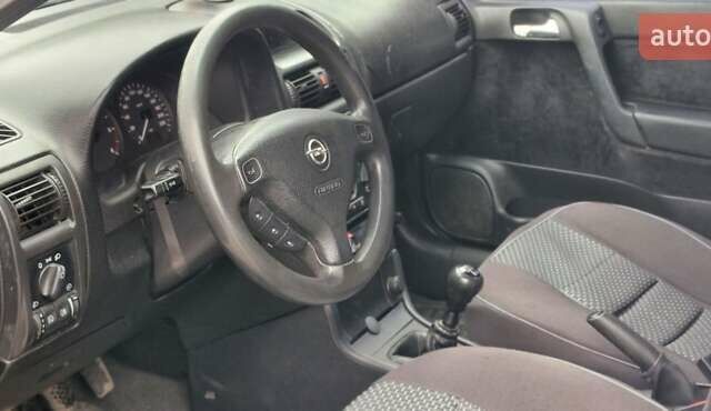 Серый Опель Астра, объемом двигателя 1.7 л и пробегом 170 тыс. км за 1900 $, фото 8 на Automoto.ua