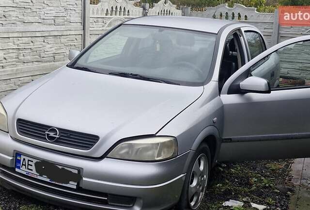 Серый Опель Астра, объемом двигателя 1.69 л и пробегом 327 тыс. км за 2500 $, фото 2 на Automoto.ua
