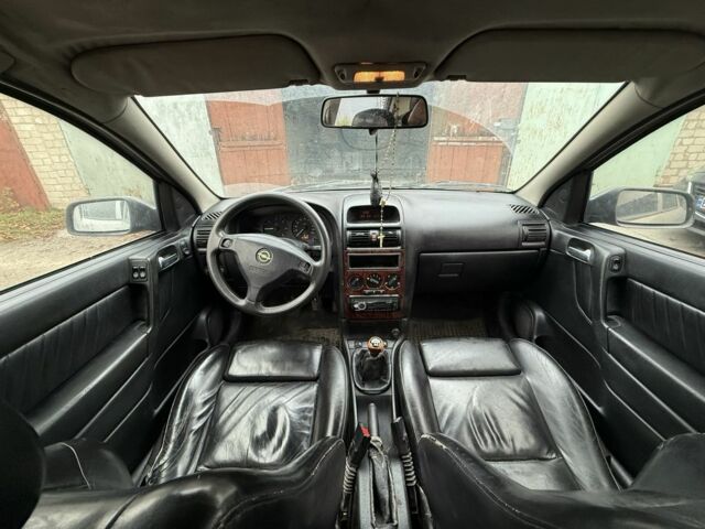 Серый Опель Астра, объемом двигателя 1.7 л и пробегом 350 тыс. км за 1700 $, фото 6 на Automoto.ua