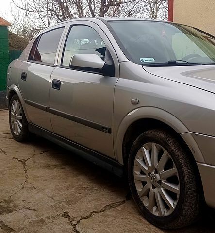 Серый Опель Астра, объемом двигателя 1.6 л и пробегом 268 тыс. км за 3850 $, фото 1 на Automoto.ua