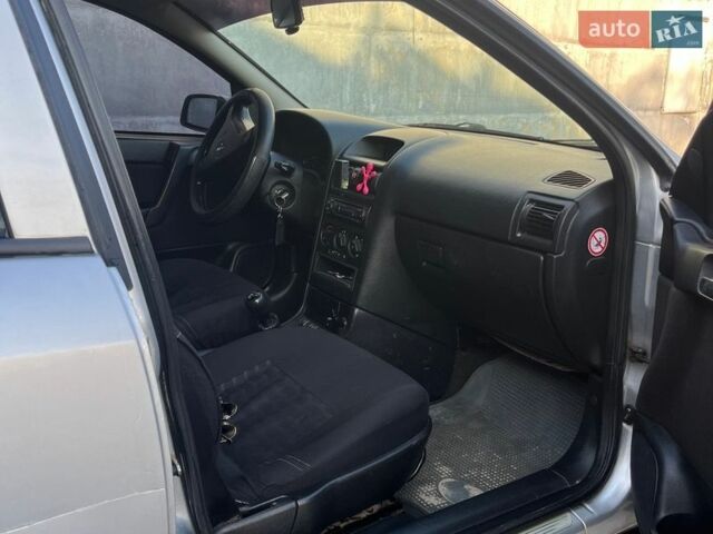 Серый Опель Астра, объемом двигателя 1.8 л и пробегом 318 тыс. км за 2900 $, фото 10 на Automoto.ua