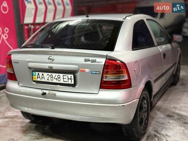 Серый Опель Астра, объемом двигателя 1.6 л и пробегом 453 тыс. км за 2000 $, фото 2 на Automoto.ua