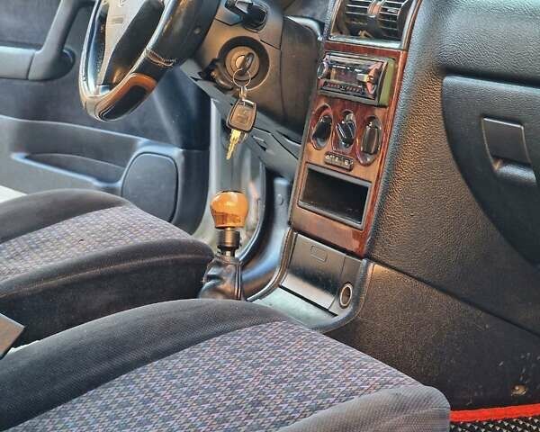 Серый Опель Астра, объемом двигателя 2 л и пробегом 398 тыс. км за 2250 $, фото 4 на Automoto.ua