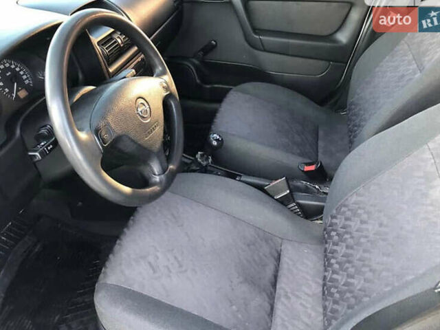 Серый Опель Астра, объемом двигателя 1.6 л и пробегом 244 тыс. км за 3000 $, фото 10 на Automoto.ua