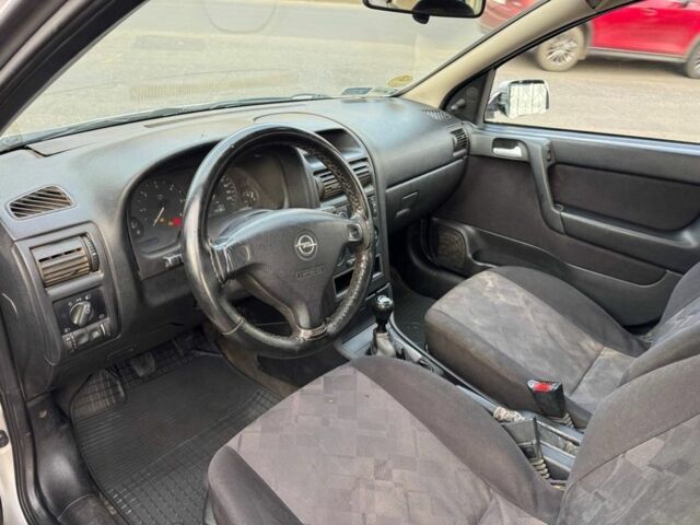 Серый Опель Астра, объемом двигателя 1.7 л и пробегом 300 тыс. км за 899 $, фото 7 на Automoto.ua