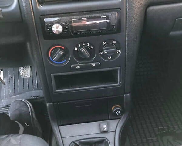 Серый Опель Астра, объемом двигателя 1.6 л и пробегом 244 тыс. км за 3000 $, фото 12 на Automoto.ua