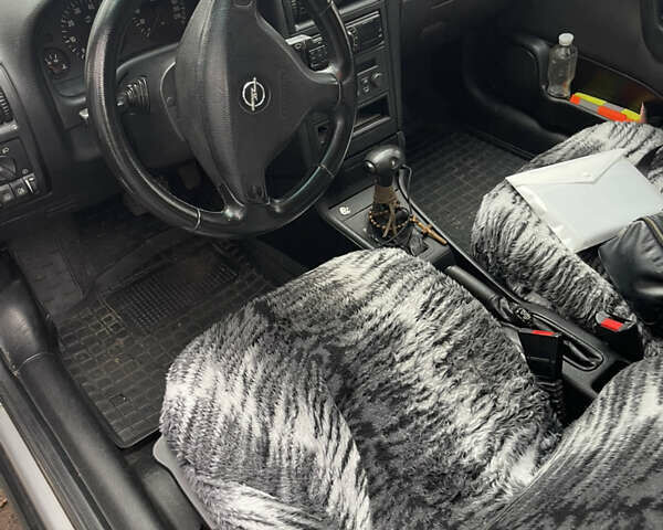 Серый Опель Астра, объемом двигателя 1.6 л и пробегом 257 тыс. км за 3500 $, фото 11 на Automoto.ua