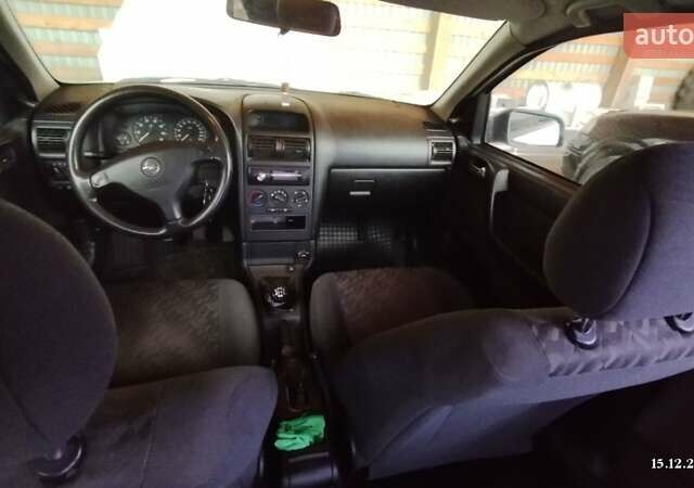 Серый Опель Астра, объемом двигателя 1.6 л и пробегом 255 тыс. км за 2500 $, фото 5 на Automoto.ua