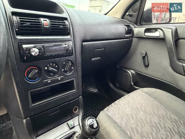 Сірий Опель Астра, об'ємом двигуна 1.6 л та пробігом 256 тис. км за 2200 $, фото 15 на Automoto.ua