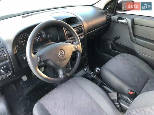 Серый Опель Астра, объемом двигателя 1.6 л и пробегом 250 тыс. км за 2400 $, фото 9 на Automoto.ua