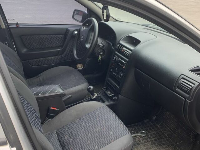 Серый Опель Астра, объемом двигателя 1.6 л и пробегом 305 тыс. км за 2800 $, фото 5 на Automoto.ua