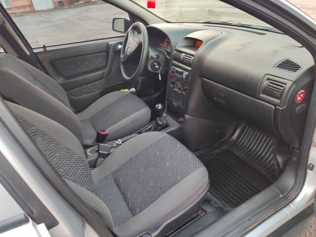 Серый Опель Астра, объемом двигателя 1.6 л и пробегом 288 тыс. км за 3900 $, фото 10 на Automoto.ua