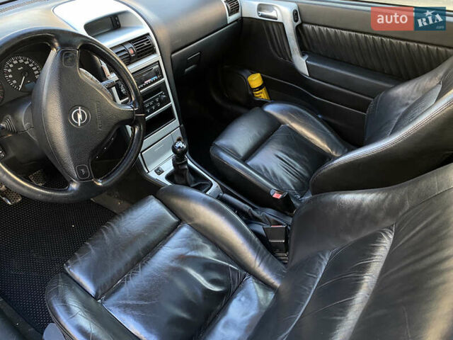 Серый Опель Астра, объемом двигателя 1.69 л и пробегом 375 тыс. км за 3600 $, фото 3 на Automoto.ua