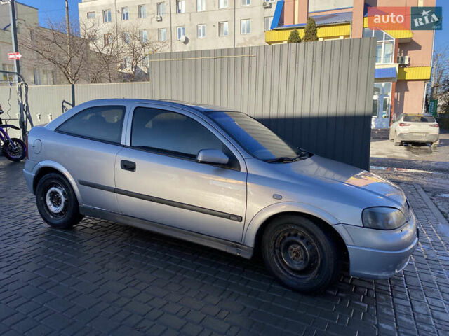 Серый Опель Астра, объемом двигателя 1.69 л и пробегом 375 тыс. км за 3600 $, фото 1 на Automoto.ua