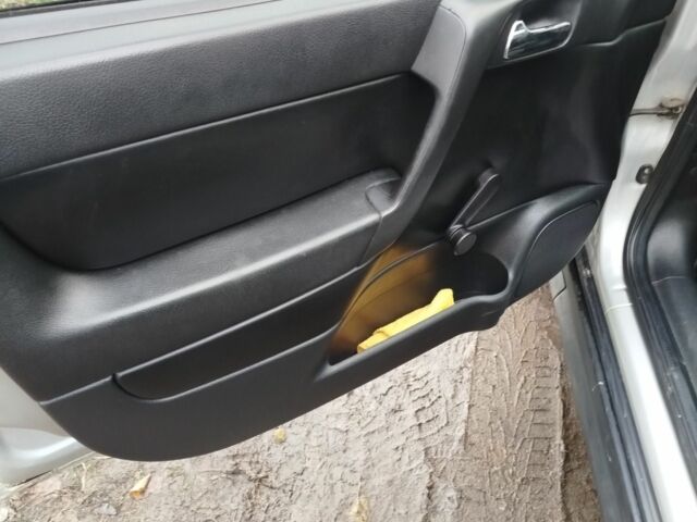 Серый Опель Астра, объемом двигателя 1.2 л и пробегом 249 тыс. км за 2400 $, фото 9 на Automoto.ua